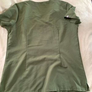 Figs Medium green 3 pocket scrub top